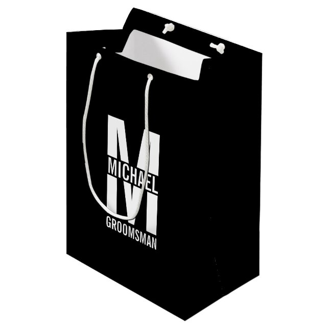 Modern Personalized Groomsmen Monogram and Name Mittlere Geschenktüte (Vorderseite Schrägansicht)