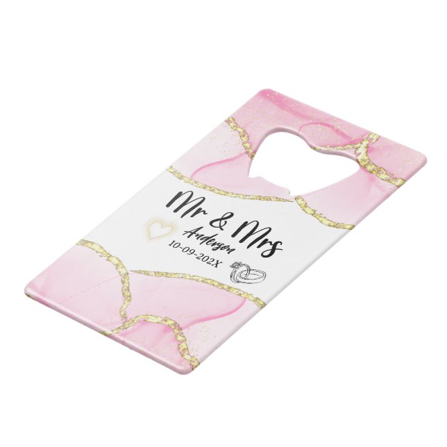 Modern Pink and Gold Mr. and Mrs. Geldbeutel Flaschenöffner (Vorderseite Schrägansicht)