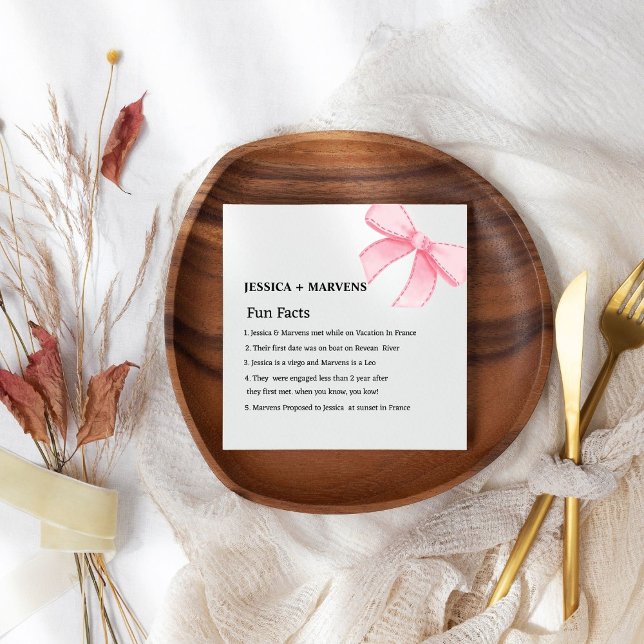 Modern Pink Bow Spaß Fakten Hochzeitsnapkins Serviette (Von Creator hochgeladen)