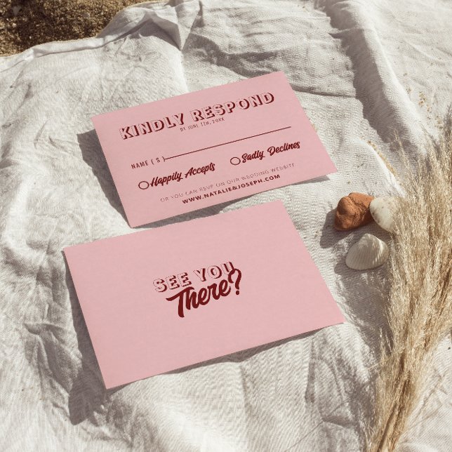 Modern Pink Deep Red Retro Bold Unique Wedding  RSVP Karte (Von Creator hochgeladen)
