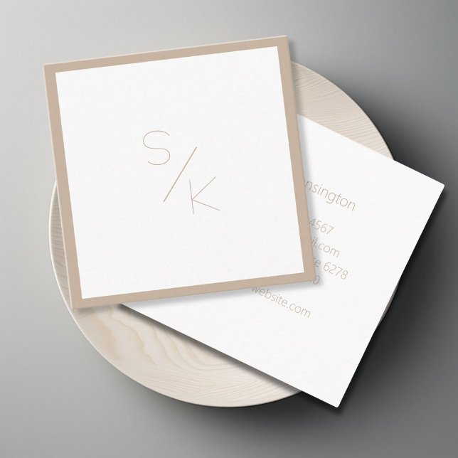 Modern Pur Beige White Monogram Business Card Quadratische Visitenkarte (Modern Pur Beige White Monogram Business Card)