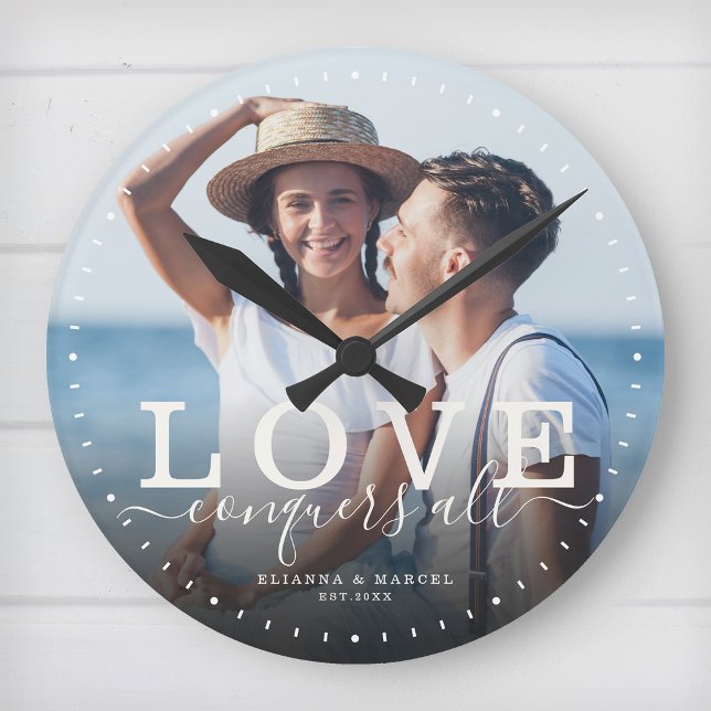Modern Quote Love Wedding Photo Newlywed Script Runde Wanduhr (Von Creator hochgeladen)