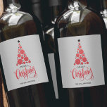 Modern Red Christmas Tree Weinetikett<br><div class="desc">Modern Red Tree,  Stars,  Merry Christmas and your names in chic lettering on barely gray background,  personalize these wine bottle labels to serve at your holiday party or to give ohrs or party favors for business ohrs,  corporate ohrfeige. CHANGE the background color to anything.</div>