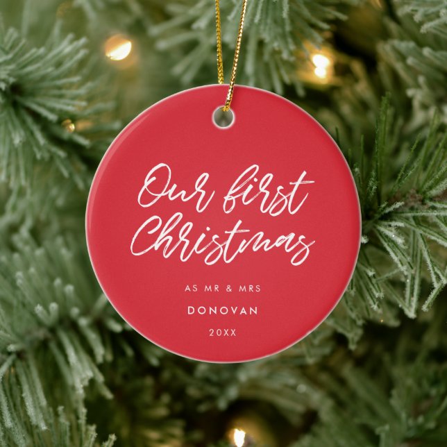 Modern Red Our First Christmas Verheiratet Keramik Ornament (Baum)
