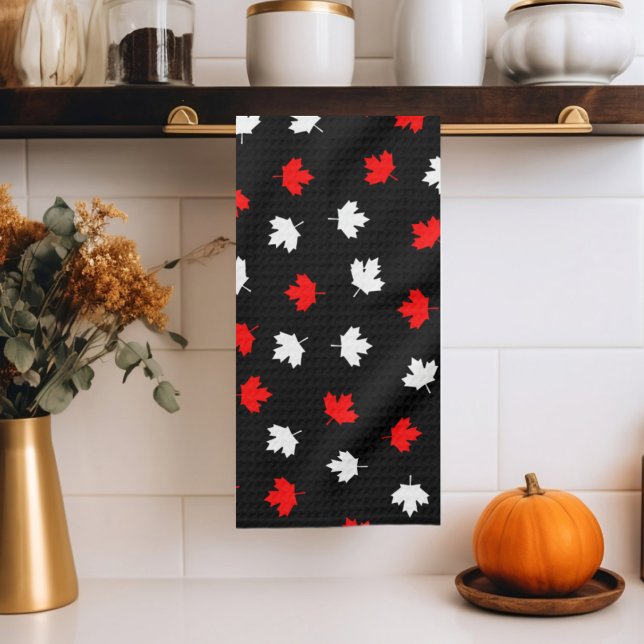 Modern Red White Canada Mapsleaf Black Pattern Geschirrtuch (Von Creator hochgeladen)