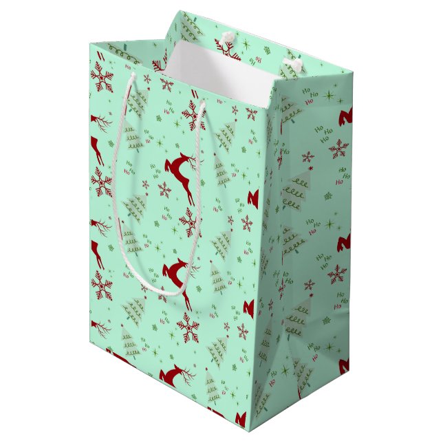 Modern Reindeer & Snowflake Gift Wrap Set Mittlere Geschenktüte (Vorderseite Schrägansicht)