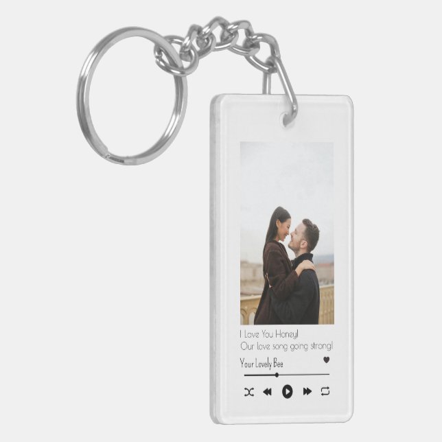 Modern Romantic Couple Stylish Music Player Foto Schlüsselanhänger (Vorderseite links)