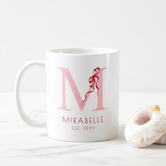 Modern rosa Anfänglich Chic Red Bow Girly Monogram Kaffeetasse (Mit Donut)