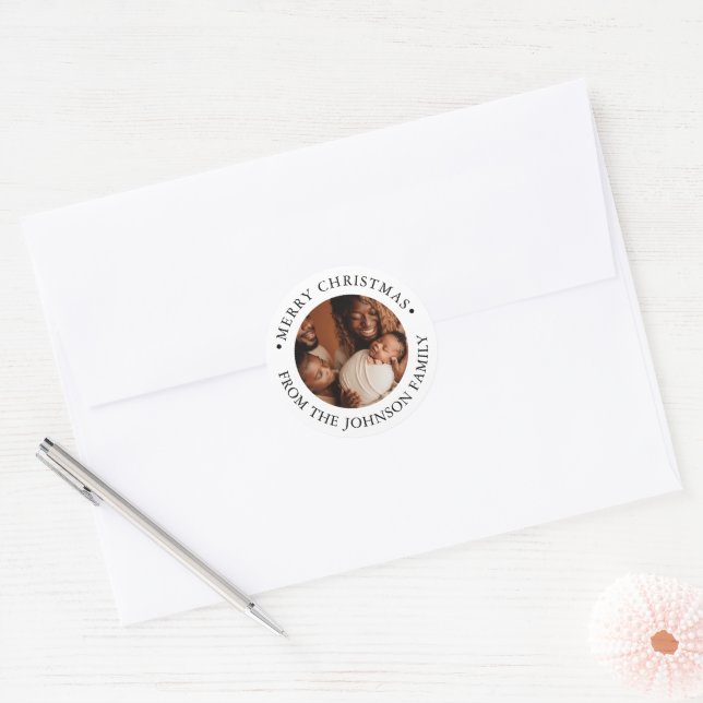 Modern Round Photo Merry Christmas Greeting Family Runder Aufkleber (Umschlag)