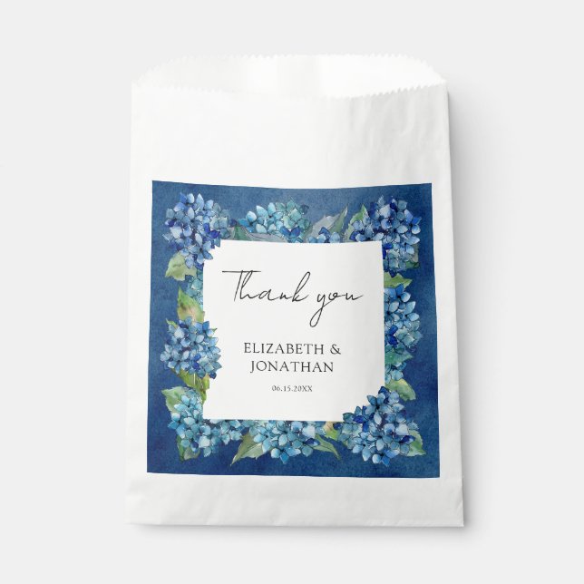 Modern Rustic Blue Hydrangeas Floral Wedding Geschenktütchen (Vorderseite)