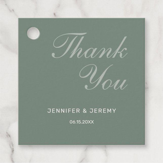 Modern Sage Green Elegante White Script Hochzeit Geschenkanhänger (Vorderseite)