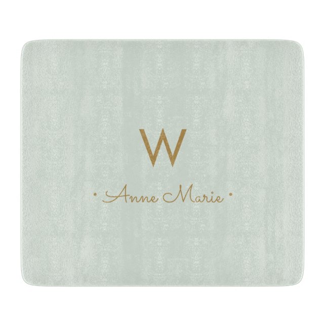 Modern Sage Green Gold Script Monogram Schneidebrett (Vorderseite)