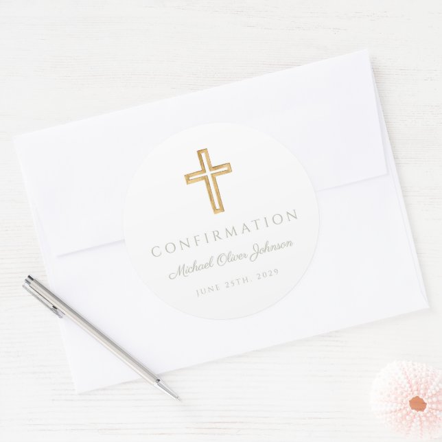 Modern Sage Green Religious Cross Boy Confirmation Runder Aufkleber (Umschlag)