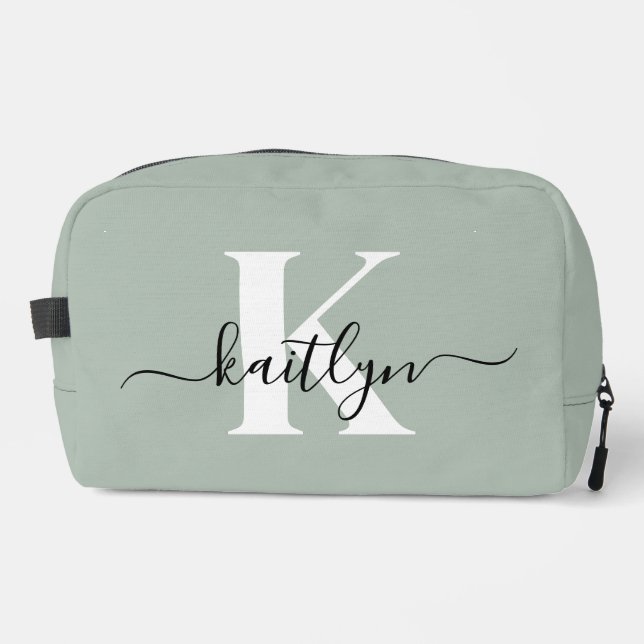 Modern Sage Green Script Monogram Waschbeutel (Vorderseite)