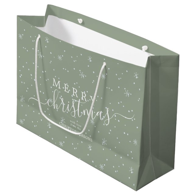 Modern Script Frohe Weihnachtsschnee Sage Grün Nam Große Geschenktüte (Vorderseite Schrägansicht)