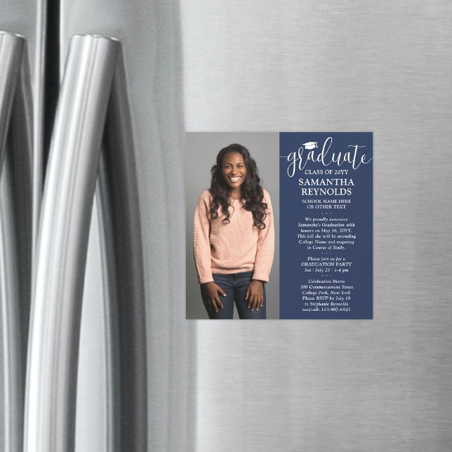 Modern Script Navy Blue & White 1 Foto Abschluss Magneteinladung (Von Creator hochgeladen)