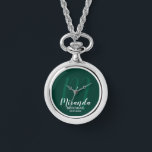 Modern Script Personalisiert Bridesmaid Armbanduhr<br><div class="desc">Fügen Sie Ihrer Hochzeit eine persönliche Touch mit einem personalisierten Brautjunggeschenk hinzu. Dieses Design zeichnet sich durch den personalisierten Namen der Brautjungfrau aus, der im Stil eines modernen Schriftartes mit weißer Schrift und Monogramm in einem hellgrün-modernen Skript-Schriftart-Stil als Hintergrund mit Titel und Hochzeitsdatum in weißem, modernen Sans Serif Schriftart Stil...</div>