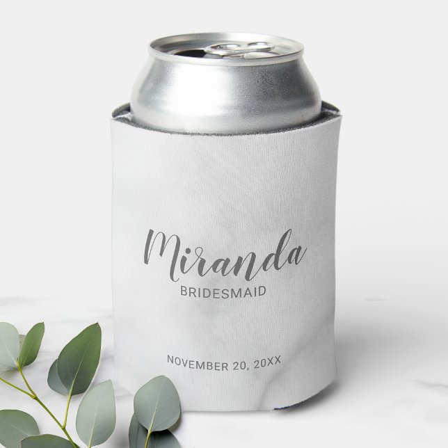 Modern Script Personalisiert Bridesmaid Dosenkühler (Von Creator hochgeladen)