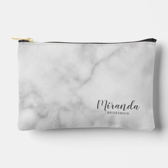 Modern Script Personalisiert Bridesmaid Name Zubehörtasche (Vorderseite)