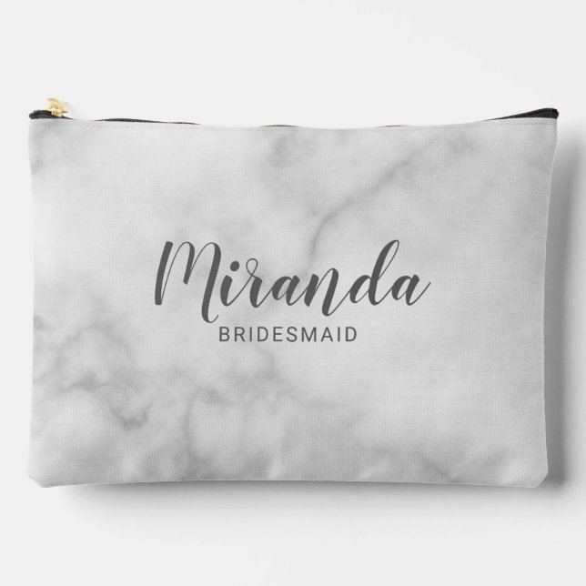 Modern Script Personalisiert Bridesmaid Name Zubehörtasche (Vorderseite)