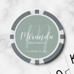 Modern Script Personalisiert Bridesmaid Pokerchips<br><div class="desc">Fügen Sie Ihrer Hochzeit eine persönliche Touch mit personalisierten Poker-Chips für Bräute hinzu. Dieses Design zeichnet sich durch den personalisierten Namen einer Brautjungfrau aus, die im Stil eines modernen Schriftartes mit weißer Schrift und Monogramm im modernen, schlanken Stil eines modernen Drehbuch-Schriftartes als Hintergrund mit dem Titel und dem Hochzeitdatum in...</div>