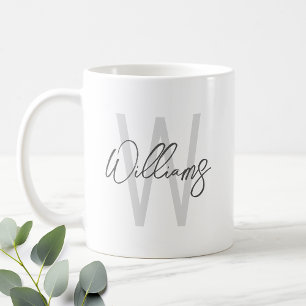 Modern Script Personalisiert Monogram und Name Kaffeetasse