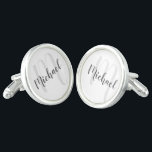 Modern Script Personalisiert Monogram und Name Manschetten Knöpfe<br><div class="desc">Personalisiertes Monogramm und Namensgeschenk mit personalisiertem Namen in grauem,  modernem Skript-Schriftart-Stil und Monogramm im hellgrauen modernen Script-Schriftart-Stil als Hintergrund auf weißem Hintergrund. Perfekt als Urlaubsgeschenk,  Vatertagsgeschenk,  Dankeschön für Trauzeugen und Geschenk für alle besondere Anlass.</div>