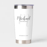 Modern Script Personalisiert Trauzeuge Name Thermobecher<br><div class="desc">Fügen Sie Ihrer Hochzeit eine persönliche Touch mit einem personalisierten Trauzeuge-Geschenk hinzu. Dieses Design zeichnet sich durch den personalisierten Trauzeuge-Namen in grau modernem Skript-Schriftart-Stil und Monogramm in hellgrau modernen Drehbuch-Schriftart-Stil als Hintergrund mit Titel und Hochzeit Datum in grau modernen sans Serif Schriftart Stil auf weißem Hintergrund. Auch perfekt für Trauzeugin,...</div>