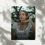 Modern Script Simple Photo High School Graduation Dankeskarte<br><div class="desc">Share your heartfelt appreciation with this Modern Script Simple Photo High School Graduation Thank You Card. Designed with elegant flowing script and clean modern typography, this minimalist graduation thank you card beautifully highlights your favorite senior photo while expressing gratitude to friends and family. Perfect for Class of 2026 graduates, this...</div>