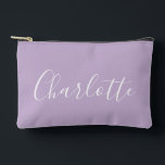 Modern Script Typografy Name Simple Orchid Lila Zubehörtasche<br><div class="desc">Dieses elegante Accessoire besticht durch einen modernen Schrift-Typografie-Namen in sanfter lila, lila mit einem zarten Blumenakzent. Ideal für die Organisation von Make-up, Reise-Wesentliches oder als schicke Ergänzung Ihrer Taschenkollektion kombiniert es Einfachheit mit einer einzigartigen Touch von Eleganz. Ideal für diejenigen, die minimalistischen Stil mit einem Pop von Farbe Liebe, ist...</div>