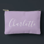 Modern Script Typografy Name Simple Orchid Lila Zubehörtasche<br><div class="desc">Dieses elegante Accessoire besticht durch einen modernen Schrift-Typografie-Namen in sanfter lila, lila mit einem zarten Blumenakzent. Ideal für die Organisation von Make-up, Reise-Wesentliches oder als schicke Ergänzung Ihrer Taschenkollektion kombiniert es Einfachheit mit einer einzigartigen Touch von Eleganz. Ideal für diejenigen, die minimalistischen Stil mit einem Pop von Farbe Liebe, ist...</div>