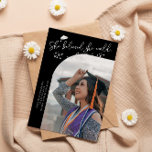 Modern She Believed Black Graduate Curved Photo Ankündigung<br><div class="desc">Modern and whimsical graduation announcement photo card featuring a curved photo on the front and 1 on the back. The text says "She believed she could,  so she did" with hand drawn stars and a graduation cap. Add the graduate's name,  information,  and message to personalize this card. Black background.</div>