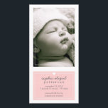 Modern Simple Baby Girl Geburtserklärung Pink Ankündigung<br><div class="desc">Ideal für Ihr neues Mädchen. Mit einem knusprigen weißen Rahmen und einem Hintergrund aus weichem Pastellrosa und einem kleinen Herz schmückt, ist seine einfach hübsche Geburtsankündigung modern und puristisch. Stellen Sie Ihre neue Ankunft mit einem süßen Foto vor und alle wichtigen Details, die auf dieser Hochformat-Fotokarte angeordnet sind, um einen...</div>