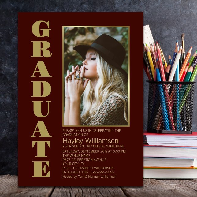 Modern Simple Burgundy Gold Foto Graduation Party Einladung (Von Creator hochgeladen)