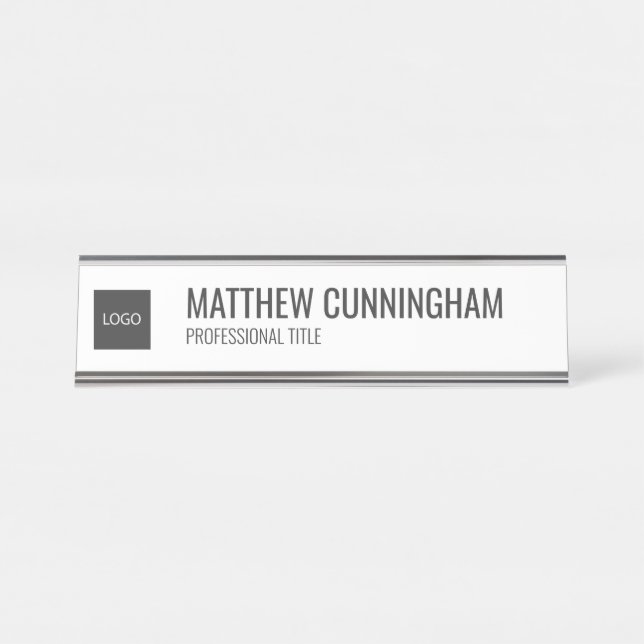 Modern Simple Custom Logo Employee Name Job Title Schreibtischnamensplakette (Vorderseite )