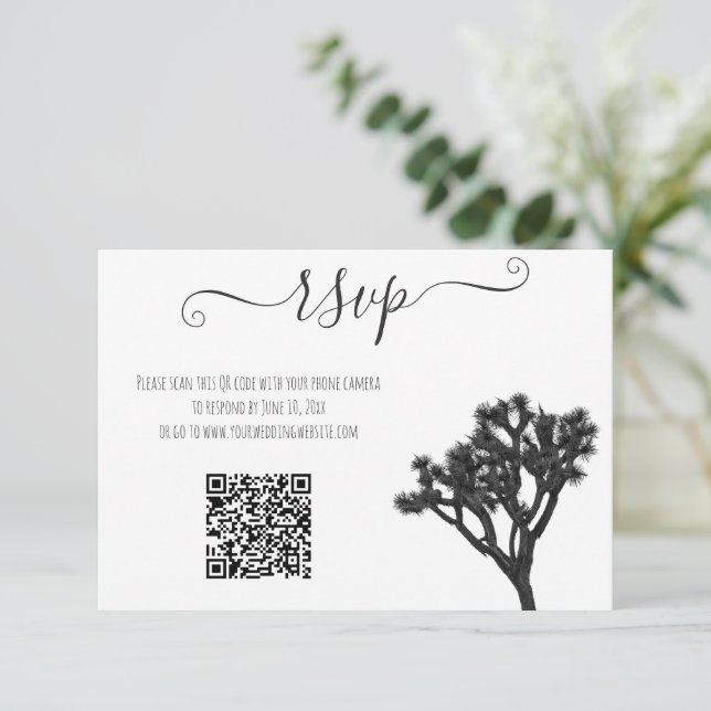 Modern Simple Elegant B&W Joshua Tree QR Code RSVP Karte (Stehend Vorderseite)