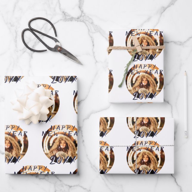 Modern Simple Happy New Year 2023 Foto Geschenkpapier Set (Vorderseite)