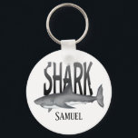 Modern Simple Ocean Shark Bite Typografy Schlüsselanhänger<br><div class="desc">Haibeiß personalisieren Schlüsselanhänger mit lustigen niedlich für ihn Keepsake,  sportliche Hobby Papa masculine,  moderne klassische Ehemann einfache Typografie,  Meer Salzwasser tropische draußen,  ideal für Fischer Fischer Fischer,  Haibeiß Meer Meeresfrüchte Hafen,  angler anglende nautische Küstensalz,  Vater Großvater,  Vater Rentner Geburtstag Urlaub Hai personalisierten Hai</div>