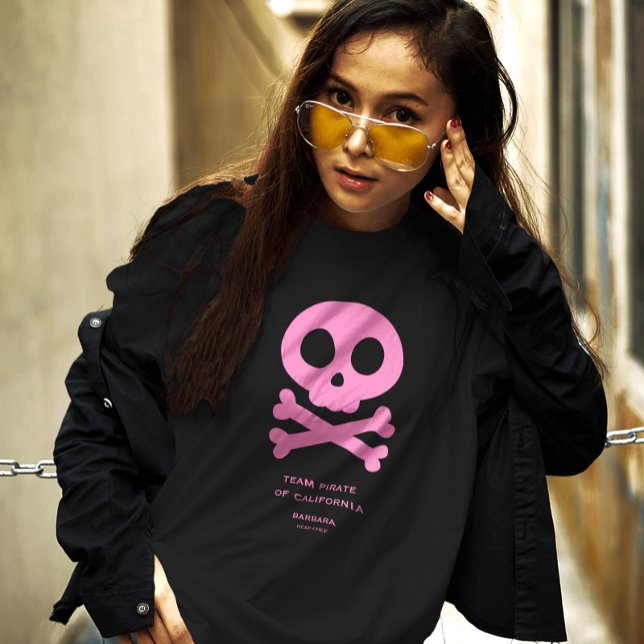 Modern Skull Bones Pink Pickleball Familie Team T-Shirt (Pickleball Team Family Name Matching Pickleball Player Skull Bones Pink Custom Name)