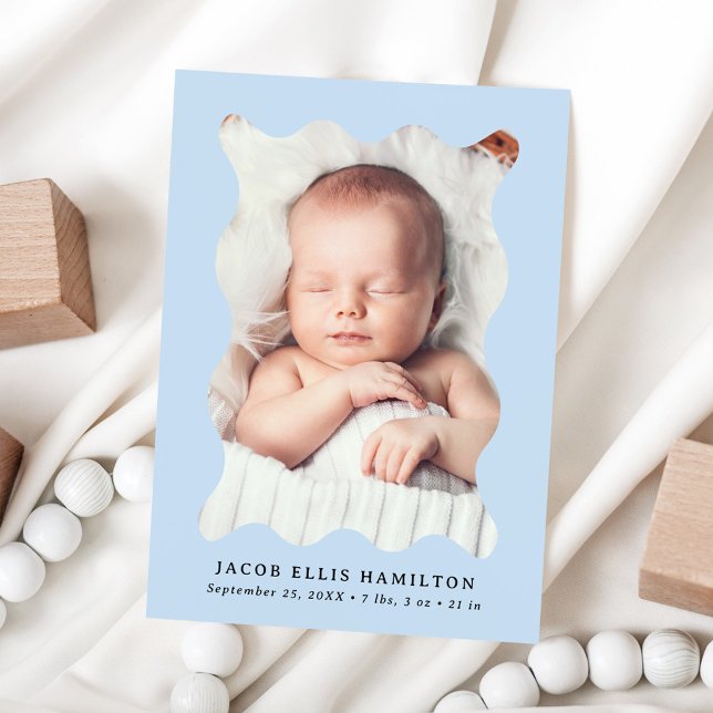 Modern Sky Blue Wavy Frame 2 Foto Birth Ankündigung (Von Creator hochgeladen)