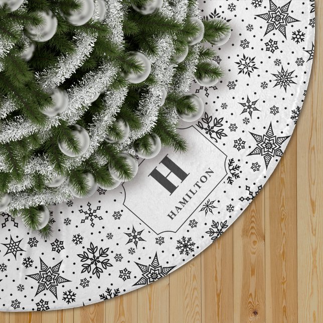Modern Snowflake Muster Monogram Polyester Weihnachtsbaumdecke (Von Creator hochgeladen)