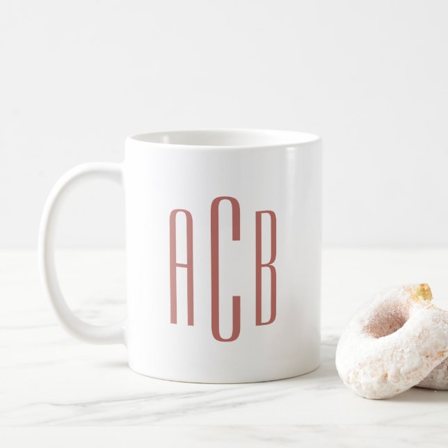 Modern Soft Terracotta Three Letter Monogram Kaffeetasse (Mit Donut)