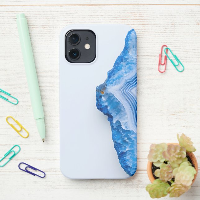 Modern Stone Dusty Blue Marble iPhone 12 Hülle (Auf dem Schreibtisch)