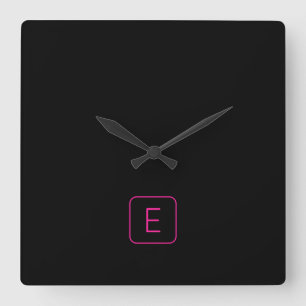 Modern Styled Initial Monogram   Pink & Black Quadratische Wanduhr