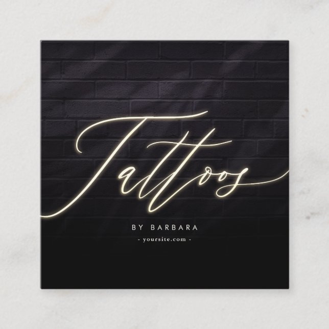 Modern Tattoo Artist Gold Script Monogram Quadratische Visitenkarte (Vorderseite)