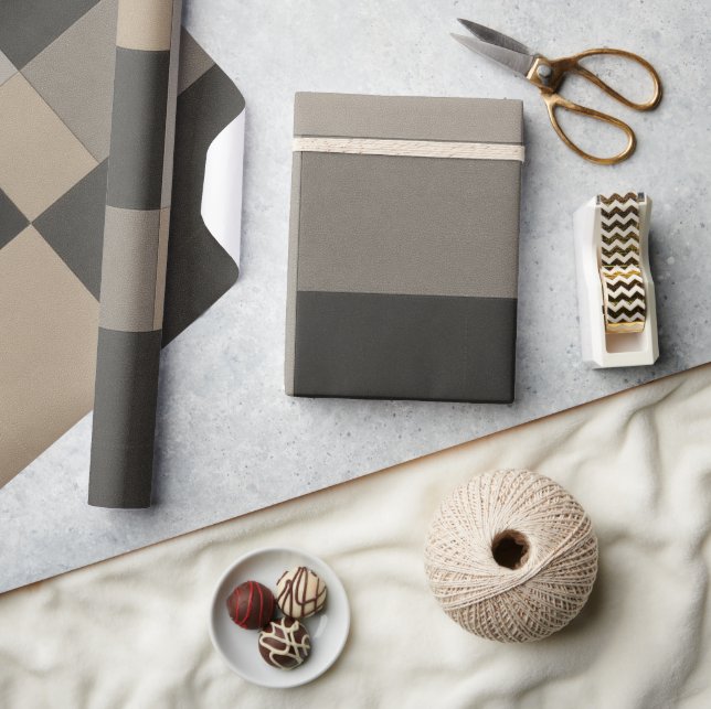 Modern Taupe & Charcoal Geometric  Geschenkpapier (Kunsthandwerk)