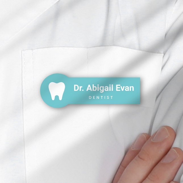 Modern Tooth Light Aquamarine Berufliche Orthodont Namensschild (Modern Tooth Light Teal Professional Orthodontist Name Tag)