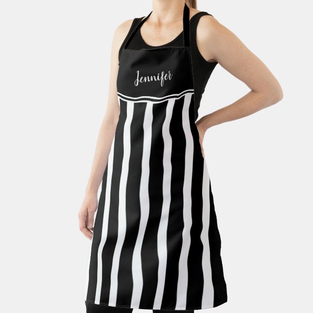 Modern trendy black white stripes monogram name schürze (InSitu)