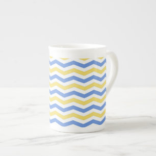 Modern, trendy, elegante blaue und gelbe Chevron Prozellantasse