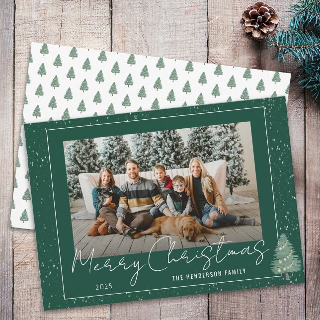 Modern Watercolor Woodland Schnee Weihnachten Foto (Modern woodland snow christmas family photo green & white stylish whimsical script holiday flat card)